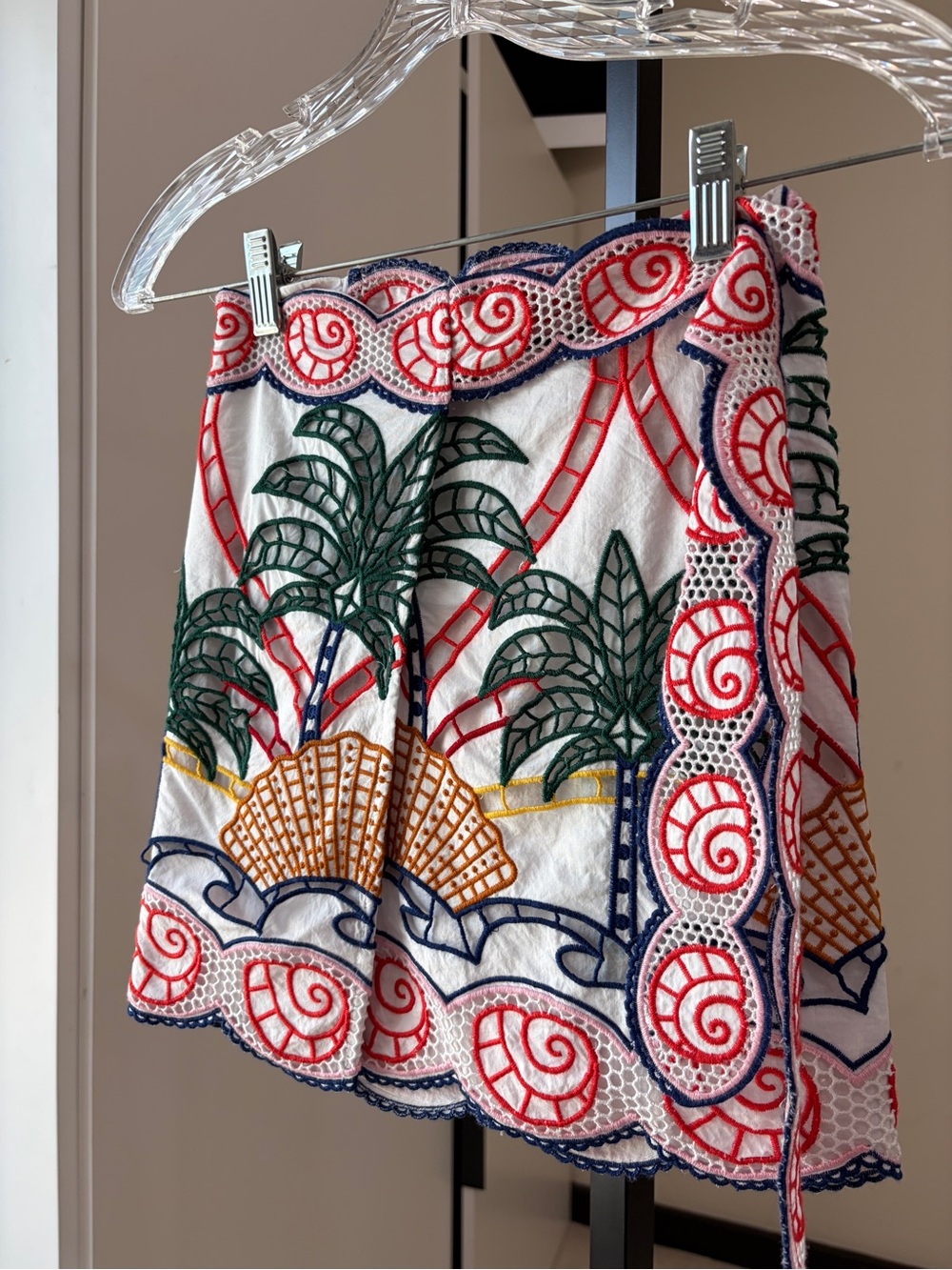 FARM Rio TROPICAL GRAPHIC RICHELIEU SKIRT
OFF WHITE - Picture 12 of 14